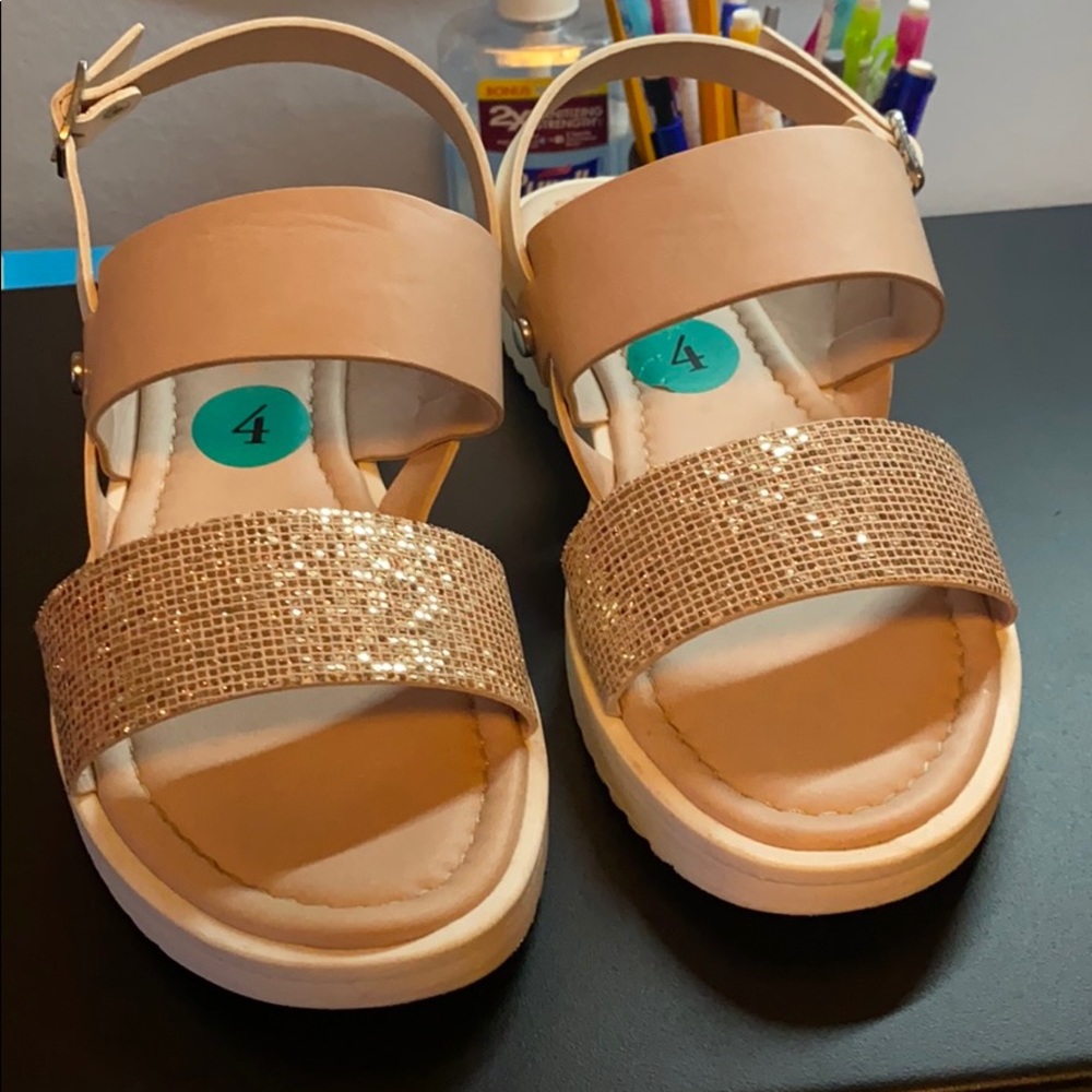 Size 4 kids sandal